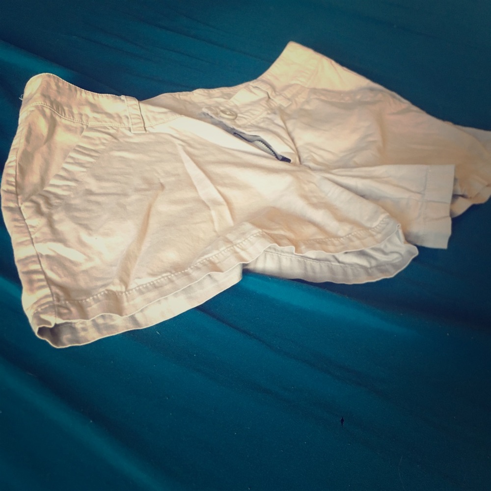 Columbia Khaki Shorts — Size 6